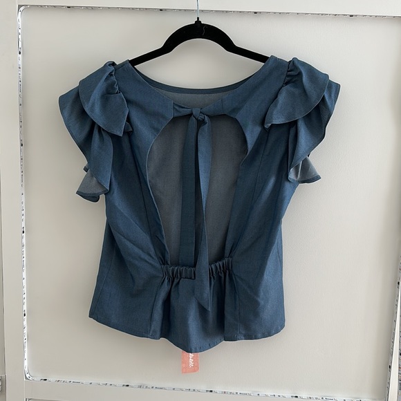 Super cute, brand new ruffle top - Picture 2 of 4